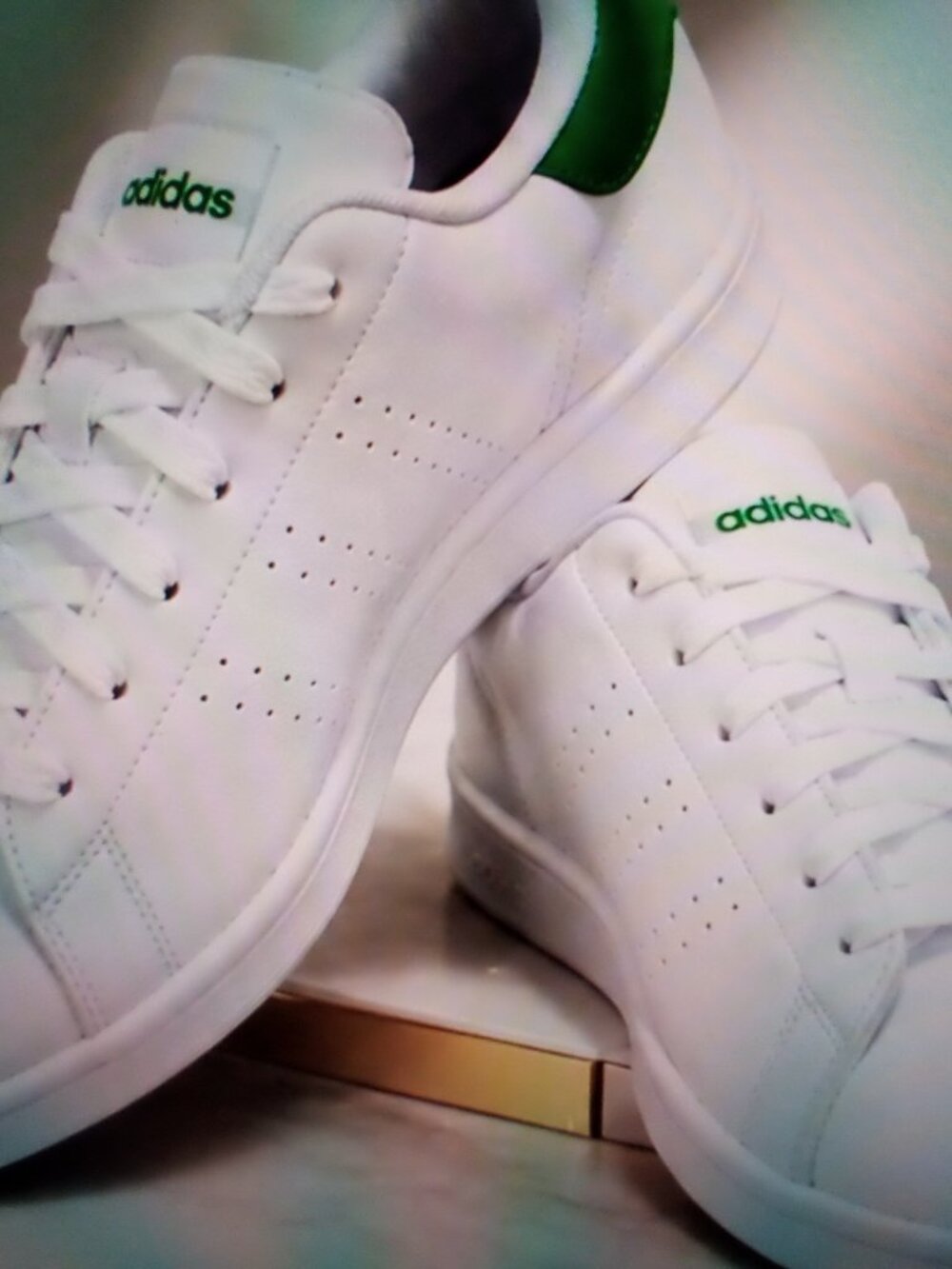 Adidas Advantage Crisp White/Green Size 10 New with Box! 39.00